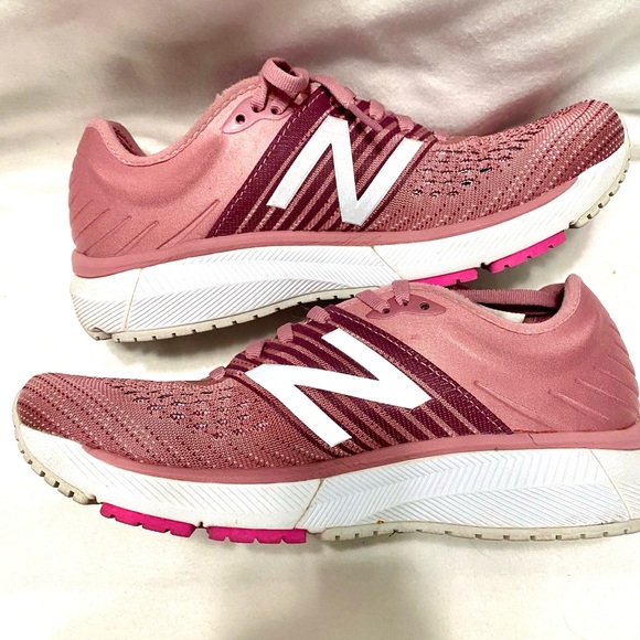 New balance Womens 860V10 running shoe in twilight rose